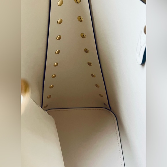 Michael Kors Light Cream Manhattan Large Tote New w/o tags. - Picture 9 of 9